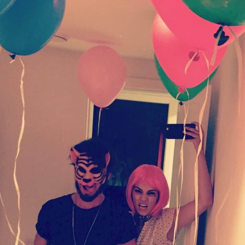 Tainá Müllerのインスタグラム：「Vivendo de memórias carnavalescas... Ai que saudade. 😩」