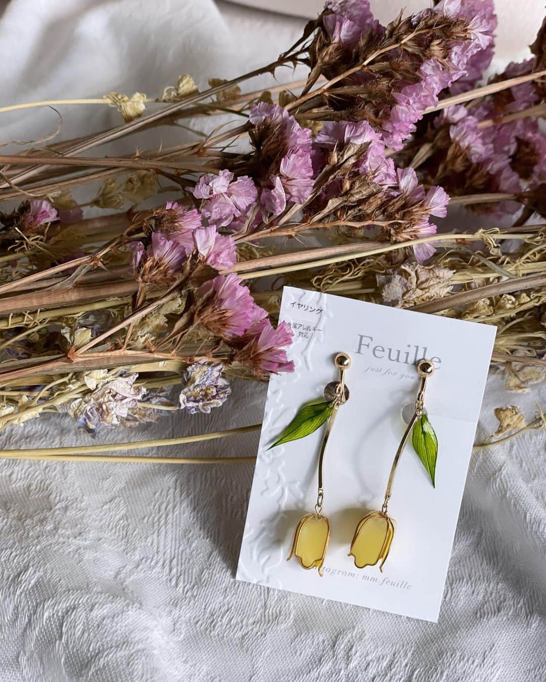 三佐和あやさんのインスタグラム写真 - (三佐和あやInstagram)「🌷🌷🌷  #アクセサリー #アクセ #ピアス #ピアス女子 #ハンドメイド #ハンドメイドアクセサリー #ハンドメイド好きさんと繋がりたい #大人女子 #コーデ #30代ファッション #アラサー #ママ #ママコーデ #笑顔 #笑顔が人を幸せにする #クリスマスの過ごし方」2月8日 6時59分 - misawa_aya