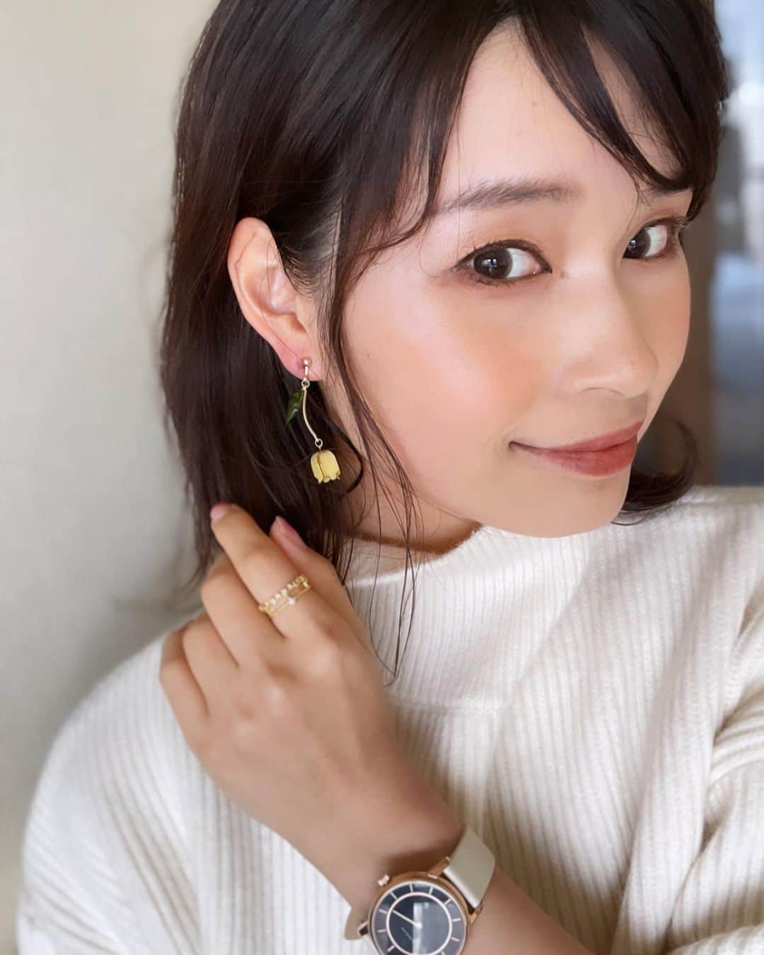 三佐和あやさんのインスタグラム写真 - (三佐和あやInstagram)「🌷🌷🌷  #アクセサリー #アクセ #ピアス #ピアス女子 #ハンドメイド #ハンドメイドアクセサリー #ハンドメイド好きさんと繋がりたい #大人女子 #コーデ #30代ファッション #アラサー #ママ #ママコーデ #笑顔 #笑顔が人を幸せにする #クリスマスの過ごし方」2月8日 6時59分 - misawa_aya