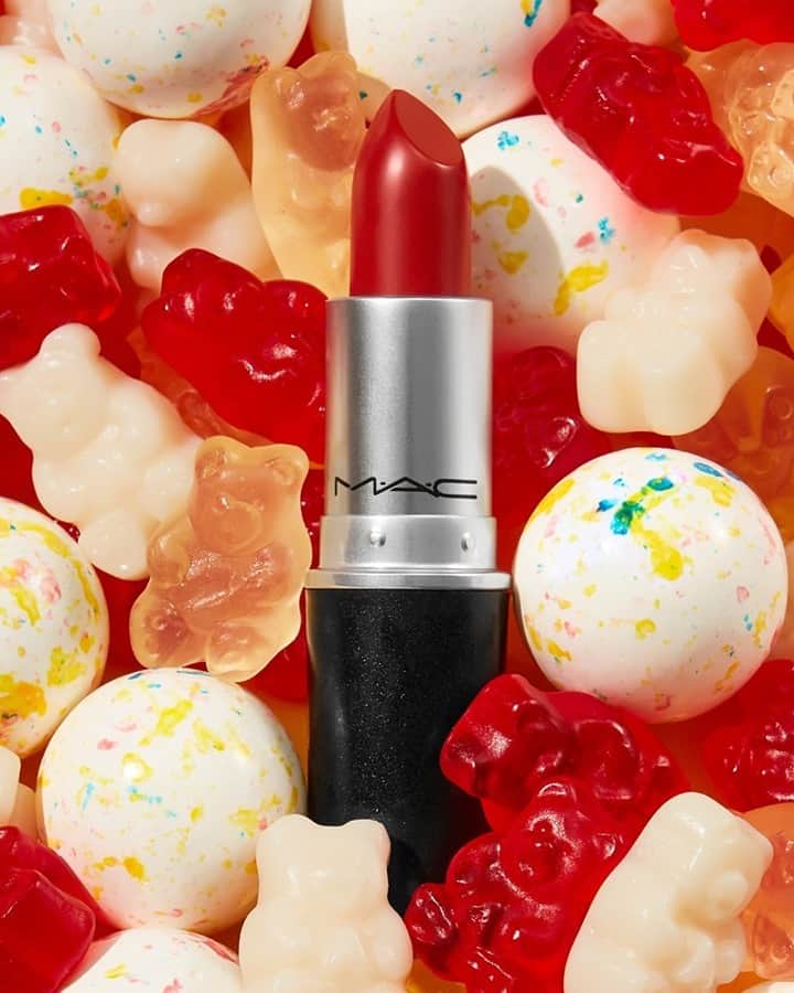 メイクアップアートコスメティックスさんのインスタグラム写真 - (メイクアップアートコスメティックスInstagram)「Serve up some sweet heat with Matte Lipstick in Chili 🌶️💄. Add a dash of fiery flavour to your Valentine’s Day lip look with our spiciest shade in our best-selling texture. #MACValentinesDay #MACChili」2月8日 7時00分 - maccosmetics