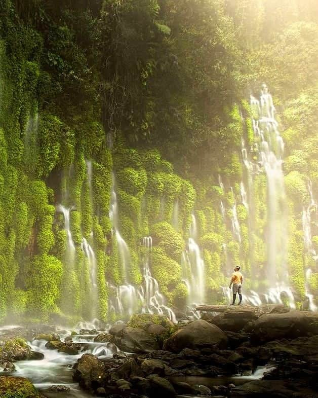 BEAUTIFUL DESTINATIONSさんのインスタグラム写真 - (BEAUTIFUL DESTINATIONSInstagram)「How dreamy and majestic is this? 🍃 This stunning oasis in the Philippines is called Asik-Asik, meaning "sprinkle-sprinkle". Streams of pristine water rush down rocks draped in lush greenery, creating a remarkable sight that's truly one of a kind. It wasn't until 2010 when this wondrous waterfall in the mountainous region of Alamada was accidentally discovered.  What else are the most breathtaking hidden paradises in the Philippines? 🇵🇭  📸 @ibarra.photography 📍 Asik Asik Falls, North Cotabato, Philippines」2月8日 7時00分 - beautifuldestinations