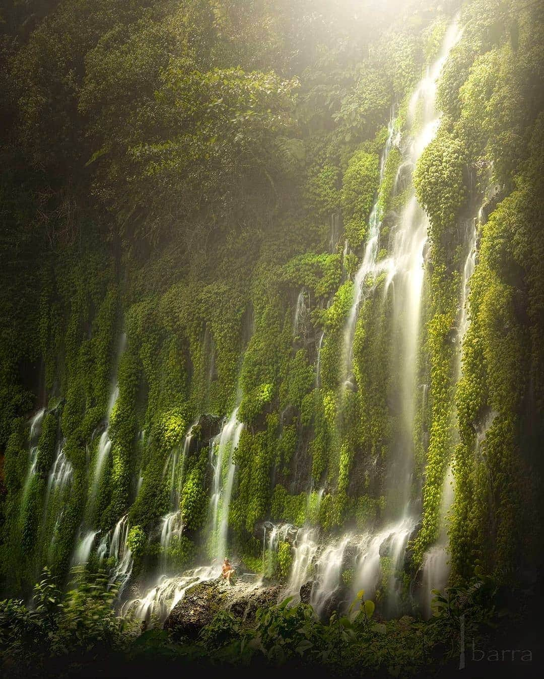 BEAUTIFUL DESTINATIONSさんのインスタグラム写真 - (BEAUTIFUL DESTINATIONSInstagram)「How dreamy and majestic is this? 🍃 This stunning oasis in the Philippines is called Asik-Asik, meaning "sprinkle-sprinkle". Streams of pristine water rush down rocks draped in lush greenery, creating a remarkable sight that's truly one of a kind. It wasn't until 2010 when this wondrous waterfall in the mountainous region of Alamada was accidentally discovered.  What else are the most breathtaking hidden paradises in the Philippines? 🇵🇭  📸 @ibarra.photography 📍 Asik Asik Falls, North Cotabato, Philippines」2月8日 7時00分 - beautifuldestinations