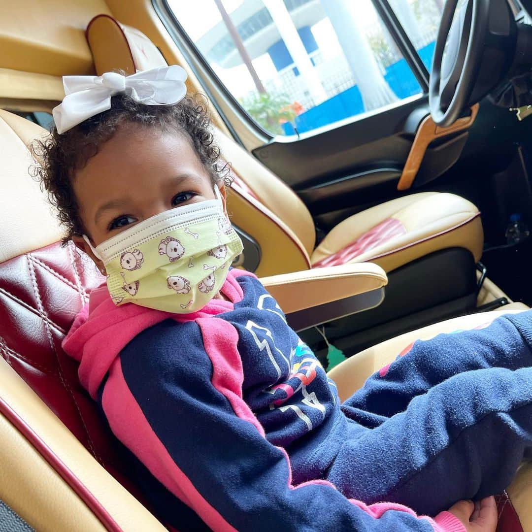 タイリース・ギブソンさんのインスタグラム写真 - (タイリース・ギブソンInstagram)「Just arrived at LAX I know you’re 2 but you and nanny? We need to run that Covid test and get them results before our ride....... It’s very real out here..... 10 mins later? Negative!!!!!!!!!!!!!! We out!!!!!!!!」2月8日 7時01分 - tyrese
