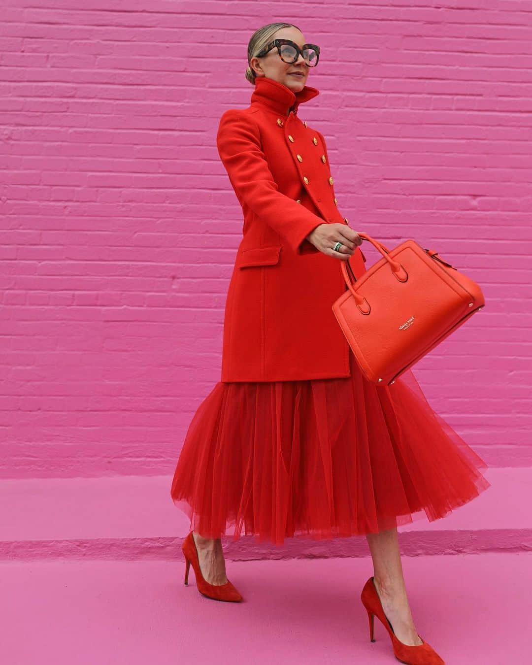 ブレア・イーディーさんのインスタグラム写真 - (ブレア・イーディーInstagram)「<GREEN LIGHT, RED LIGHT, YELLOW LIGHT 🚦Sunday satchel style // celebrating the colorful new @katespadeny knott bag> #loveinspades #ad」2月8日 7時08分 - blaireadiebee