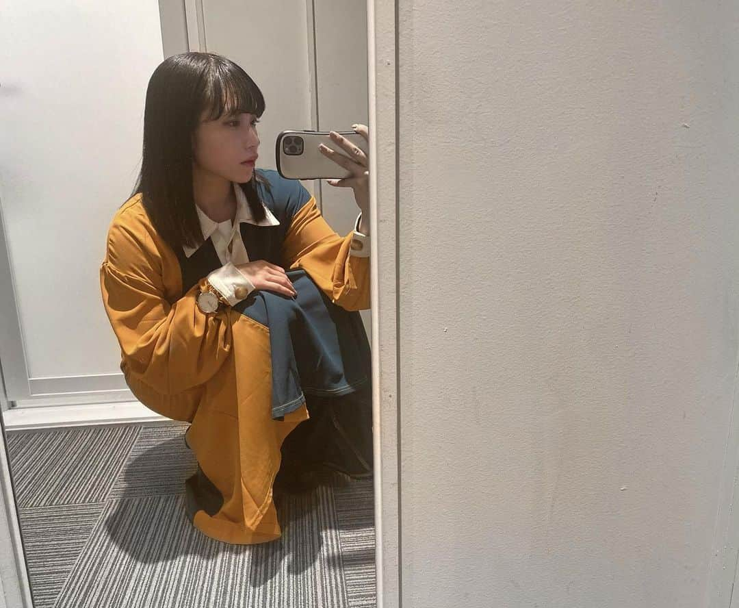 馬渕恭子さんのインスタグラム写真 - (馬渕恭子Instagram)「昨日の私服🟡⚪🔵 . . #民族ハッピー組 #馬渕恭子 #happypeopleparty  #ootd #黒髪ミディアム #黒髪 #ぱっつん前髪」2月8日 7時09分 - kyoko414_mh