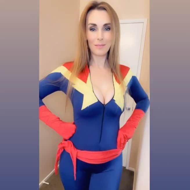 ターニャ・テイトのインスタグラム：「Superhero or villain, which one would you be ? 👀 ⁠ ⁠」