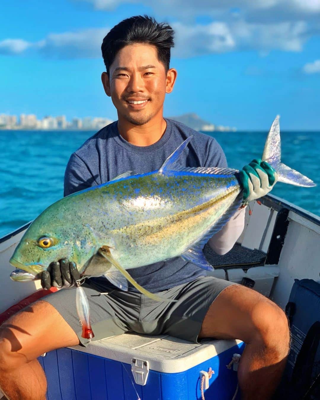 タッド・フジカワのインスタグラム：「Since I didn't go fishing during my visit home...😞 Here's one from last year. 😋🎣🐠🐟🧜🏽‍♂️  • •  #selfie #fish #fishing #ocean #nature #professional #golfer #athlete #asian #life #love #home #hawaii #oahu #travel #adventure #pride #visibility #inspiration #gay #instagay #gayguy #gayboy #inclusion #lgbtq #advocate #activist #instagram #influencer」