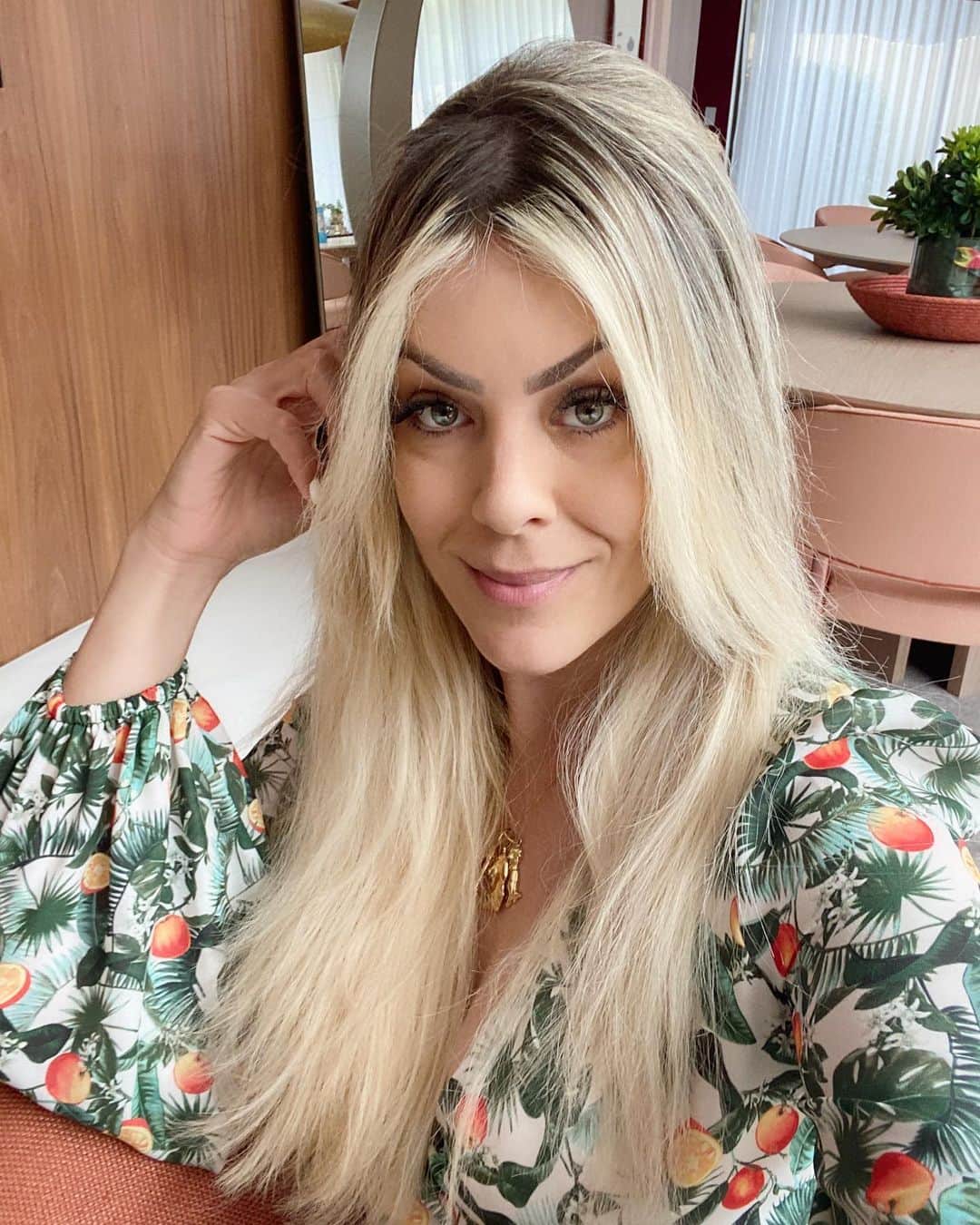 レナータ・ファンのインスタグラム：「Eu sem jogo do Inter no final de semana! Tédio e coração no modo normal... ❤️⚽️」