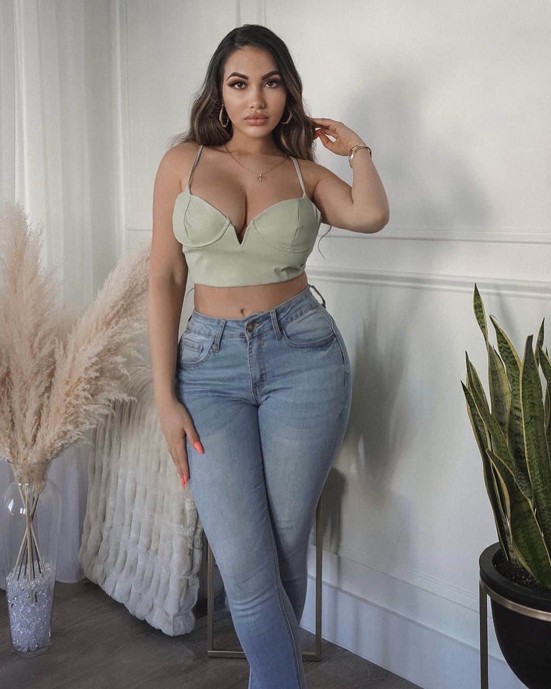 Aylen Aのインスタグラム：「It’s the @fashionnova jeans for me 👖 Fashionnovapartner」