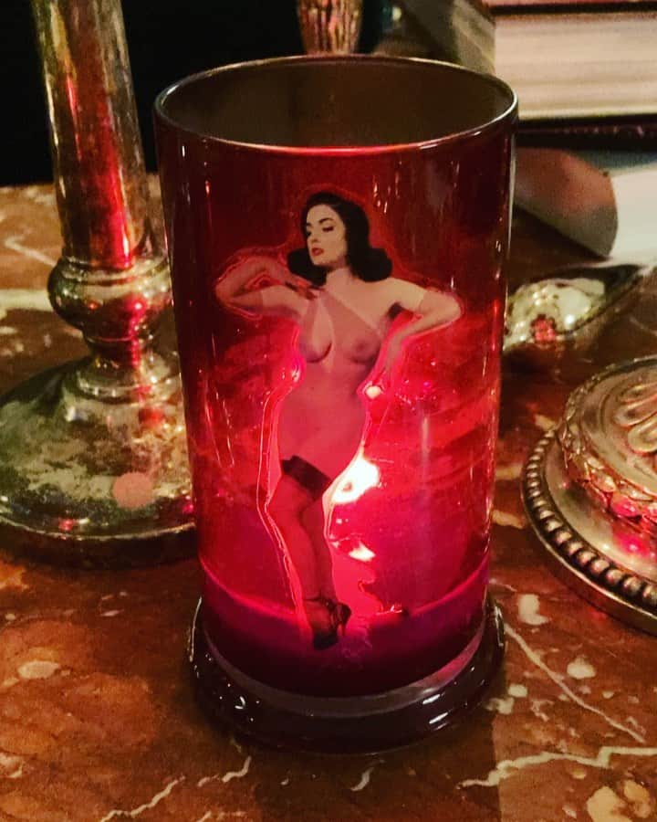 アレクシマビーユのインスタグラム：「Missing my friend @ditavonteese thanks god you are everyday at home with me with @hereticparfum ❤️ #ditavonteese #hereticparfum #alexismabille #friends #candellight #missyou #foreverfriends」