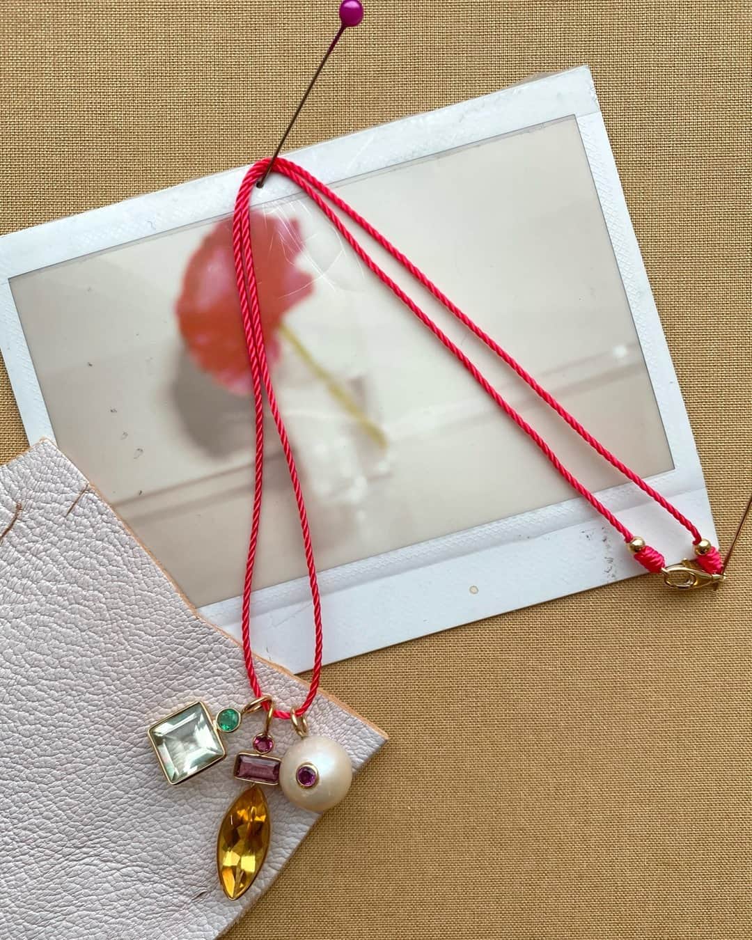 リジー フォルトゥナートのインスタグラム：「One week until Valentine's Day ❣️ Shop our brand new 14k gold  assortment 〰️ with mix and match chains, silk cords, and semiprecious gemstone charms 👉 for you or your special someone • #lizziefortunato」