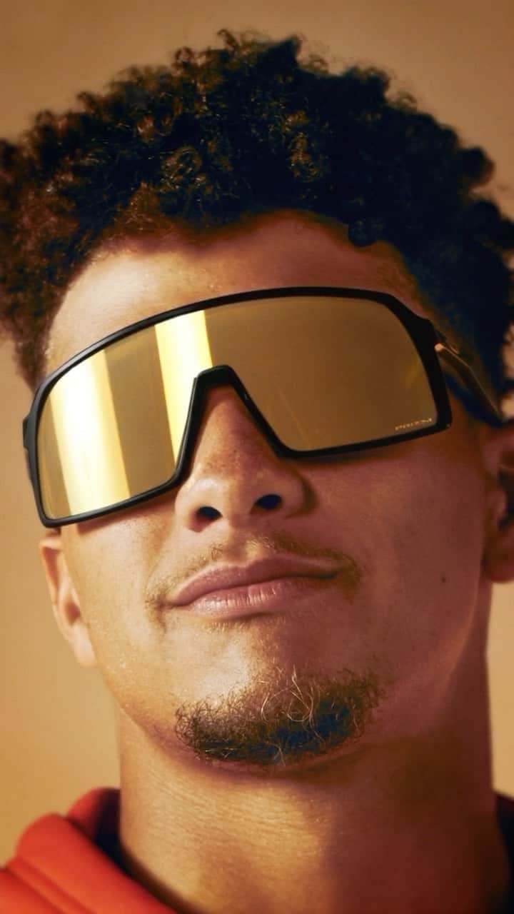 OAKLEYのインスタグラム：「Made for the big stage. @patrickmahomes 🏈 #SuperBowl #ForTheLoveOfSport」