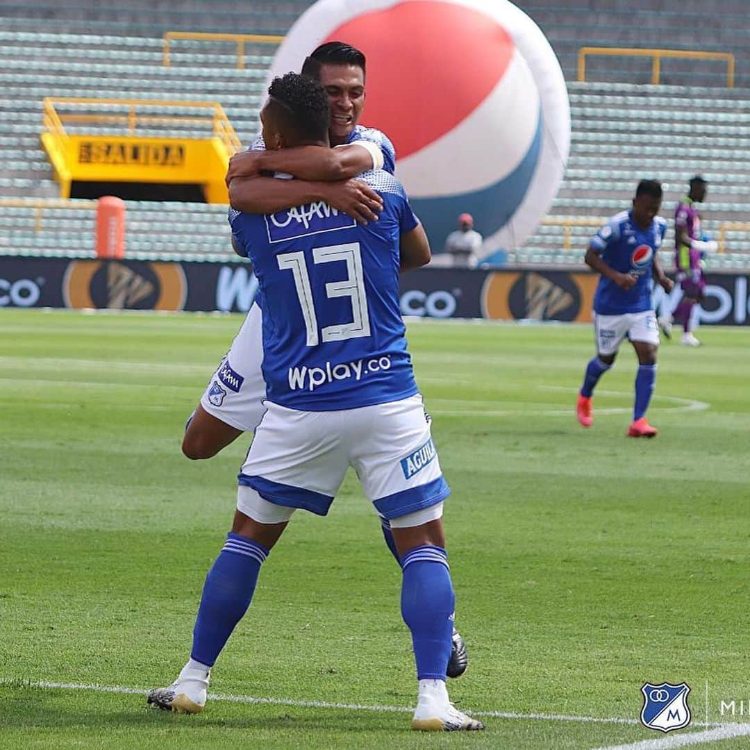 フレディ・グアリンさんのインスタグラム写真 - (フレディ・グアリンInstagram)「MUY FELIZ POR LA VICTORIA Y MI PRIMER GOL CON LA CAMISA DE MIS AMORES 💙... #vamosmillos  GRACIAS DIOS 🙏🏾 UN DÍA LO LOGRÉ  Seguimos 💪🏾 GRACIAS MUCHACHOS 😀 📷 @jefs_24」2月8日 7時55分 - fguarin13