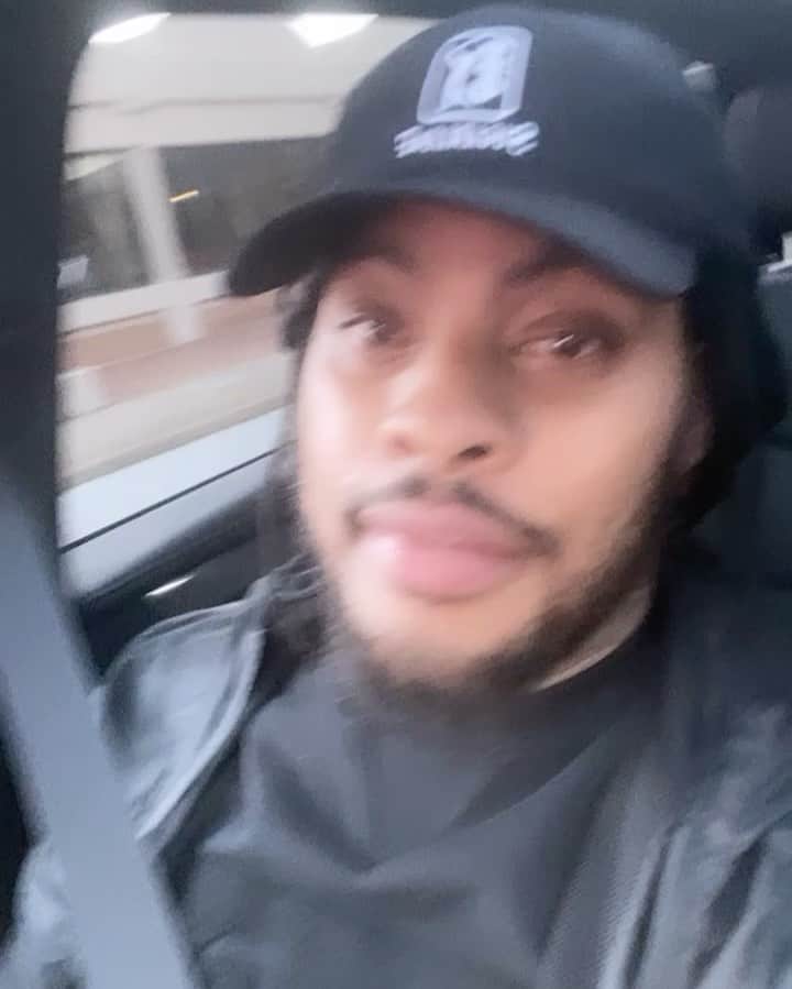 ワカ・フロッカ・フレイムのインスタグラム：「😁 I can’t do nothing but smile 😊」