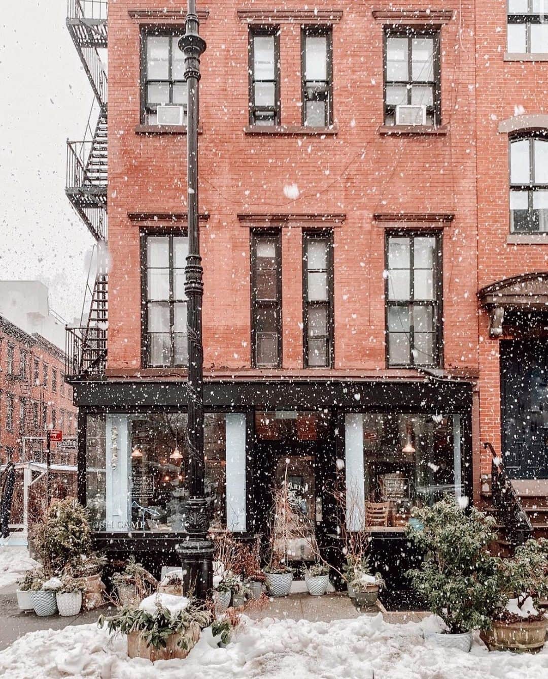 ボトキエのインスタグラム：「A snowy (dreamy) Super Bowl Sunday • photo @melissamale」