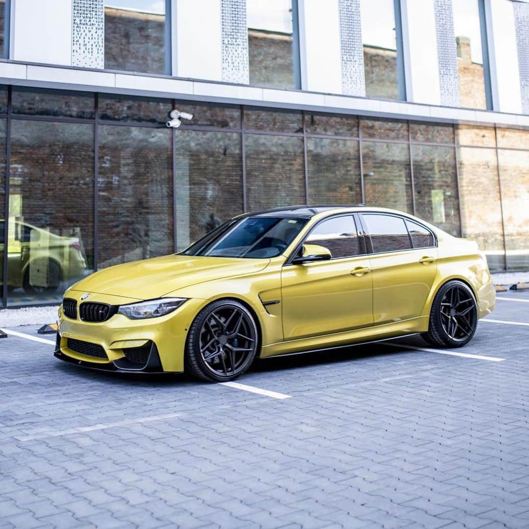 CARLiFESTYLEさんのインスタグラム写真 - (CARLiFESTYLEInstagram)「BMW M3 sitting on @concaverwheels #carlifestyle #M3」2月8日 8時32分 - carlifestyle