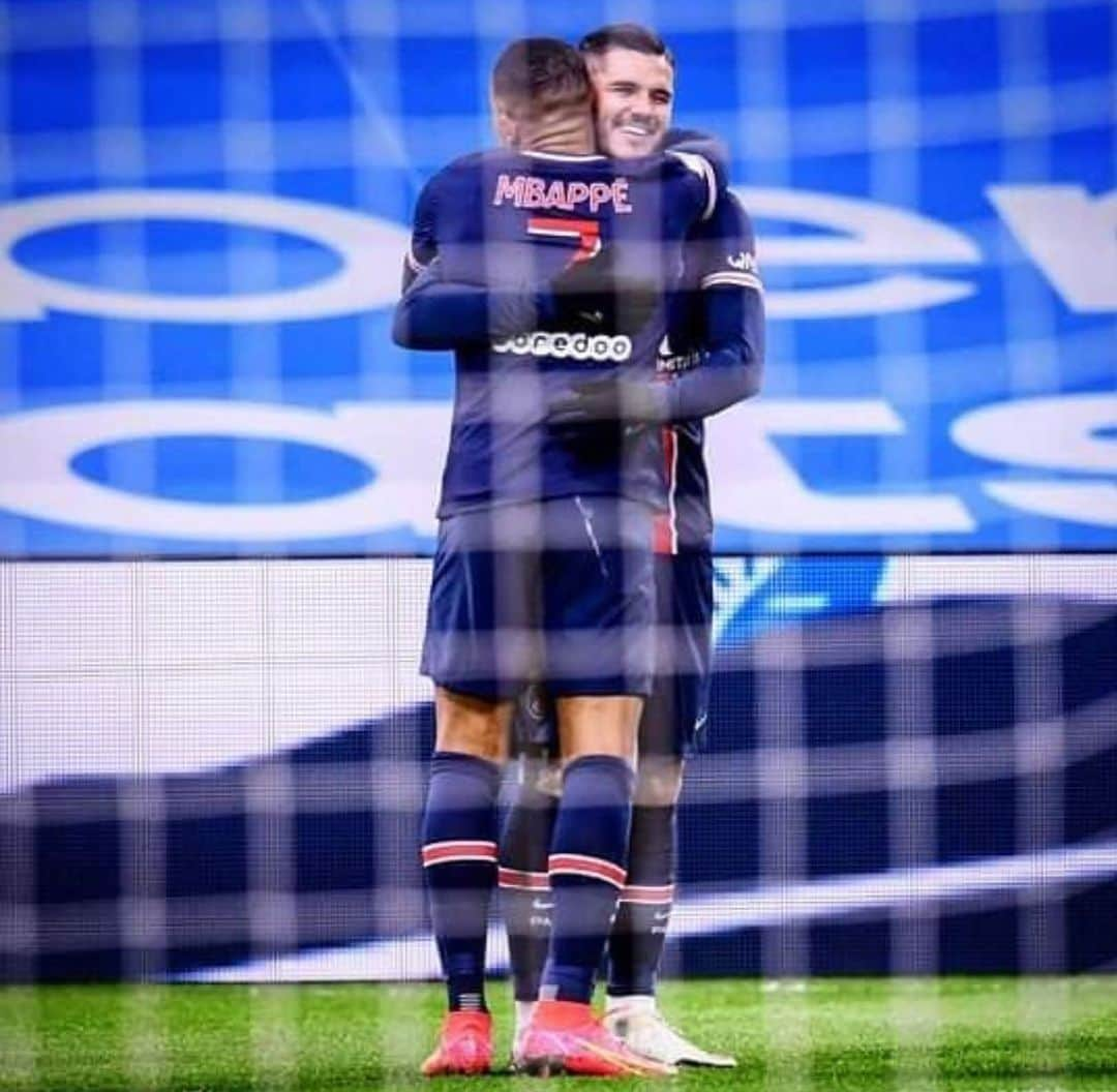 マウロ・イカルディさんのインスタグラム写真 - (マウロ・イカルディInstagram)「Le Classique est 🔴🔵 comme d'habitude 💪 #AllezPsg #MI9 @psg 🔥」2月8日 8時33分 - mauroicardi