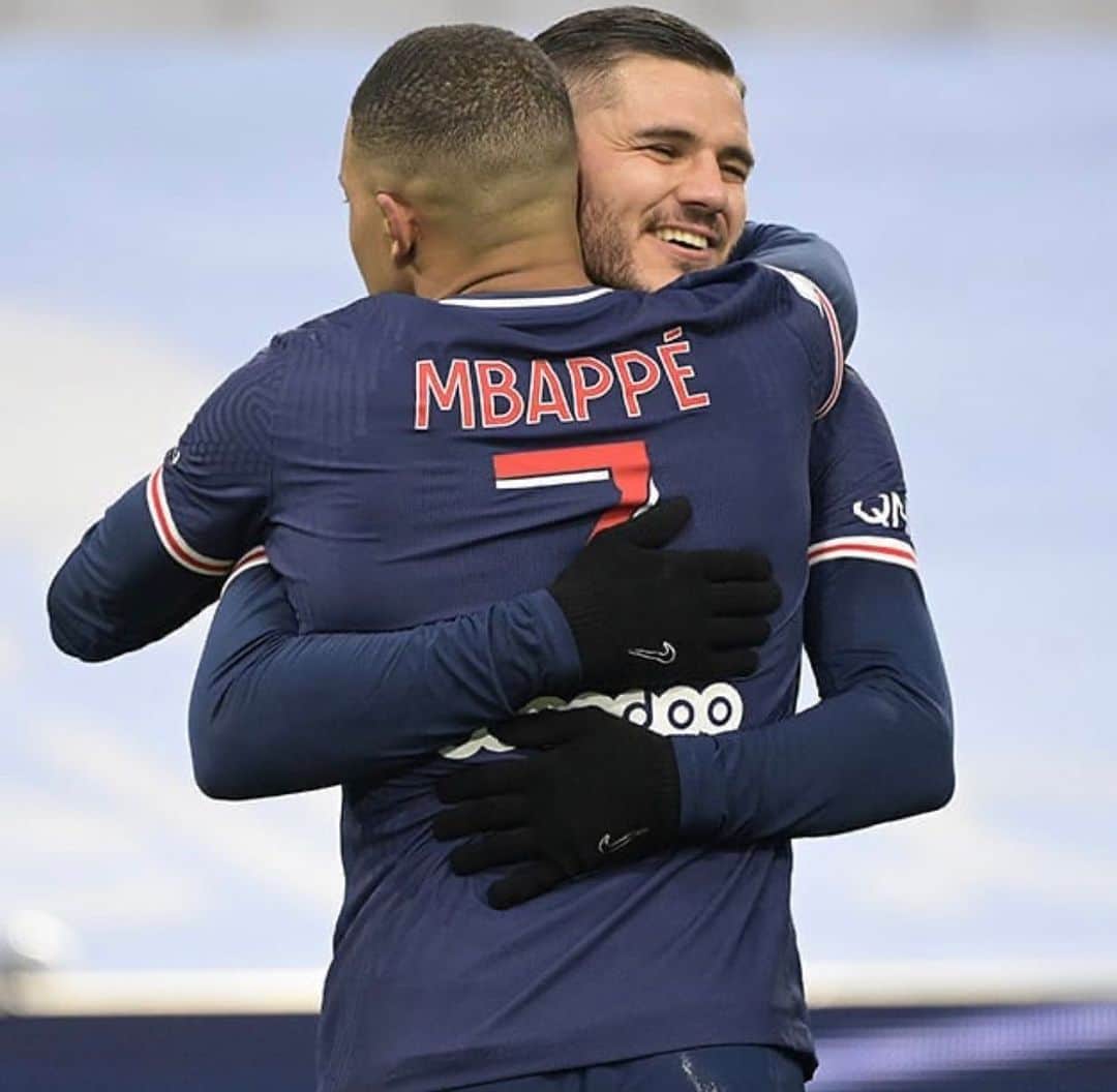 マウロ・イカルディのインスタグラム：「Le Classique est 🔴🔵 comme d'habitude 💪 #AllezPsg #MI9 @psg 🔥」