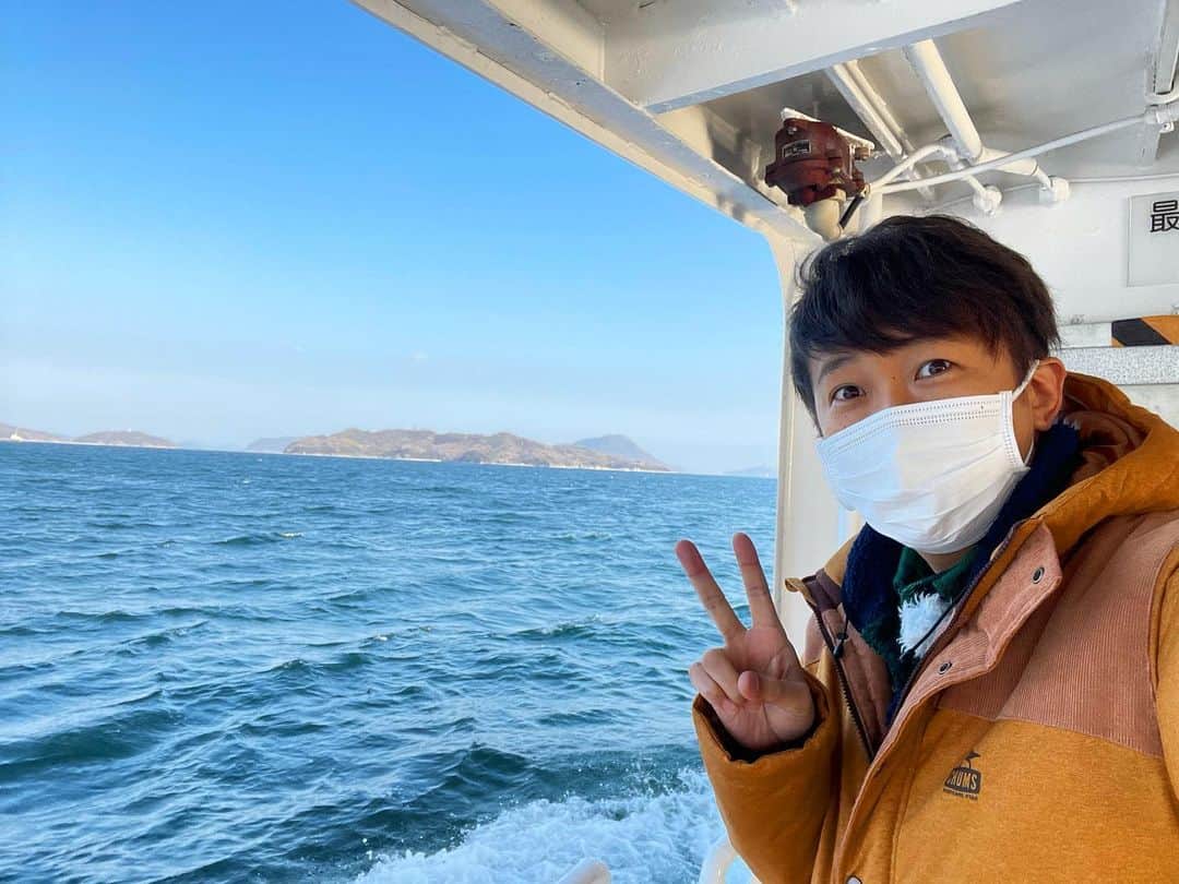 金子貴俊のインスタグラム：「今日はとある島へロケ！ やっぱり海は気持ちいいなぁー(^^)」