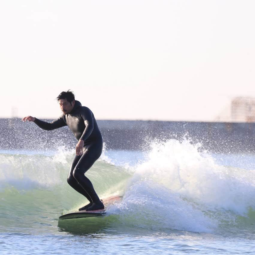 坂口憲二（THE RISING SUN COFFEE）さんのインスタグラム写真 - (坂口憲二（THE RISING SUN COFFEE）Instagram)「◆GOOD MORNING COFFEE‼︎◆  COFFEE&SURFING  COLD WATER SESSIONS  THNX📸 @kouichi_t_t_photo   therisingsuncoffee.com  #coffee #coffeebeans  #coffeeroaster  #coffeelab  #coffeeandsurfing  #coffeetime  #coffeelover  #coffeebreak  #coffeeshop  #coffeestand  #coffeeholic  #coffeehouse  #coffee_inst  #coffeemaker  #coffeeshops  #coffeecoffeecoffee  #coffeenclothes  #coffeeaddict  #coffeeculture  #coffeemorning  #coffeemag #sevenwetsuit  #LBS #homesweethome   #TRSC」2月8日 8時46分 - therisingsuncoffee