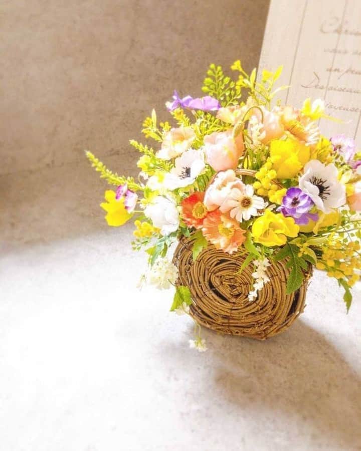東京堂アーティフィシャルフラワーMAGIQのインスタグラム：「・ 【MAGIQ】Spring Gift🎁フォトコンテスト ・ 💫💫💫💫💫💫💫💫💫💫💫💫💫💫💫💫 ・ 👑【入賞】発表❗️ 👑 ✳️💫 Congratulations 🏆💫✳️ 🎊 おめでとうございます！ 🎉🎊 ・ Photo by @atelier_iroha_ 👏👏👏 ・ 💫💫💫💫💫💫💫💫💫💫💫💫💫💫💫💫 ・ フォトコンテストへの投稿ありがとうございます🙇 ・ 素敵な写真を共有させて頂きます♪ ・ これからも @magiq.jp を宜しくお願いいたします。 ・ 🔸🔸🔸🔸🔸🔸🔸🔸🔸🔸🔸🔸🔸🔸🔸🔸 ・ 【Spring Giftフォトコンテストへご参加の皆様】 フォトコンテストへのご参加ありがとうございました🙇‍♂️ ・ 次回のご参加もぜひ宜しくお願いします🙇‍♀️ ・ #MAGIQ #MAGIQのある暮らし #TOKYODO #東京堂 #アーティフィシャルフラワー #アーティフィシャル #アートフラワー #造花  #フェイクフラワー  #花 #花のある暮らし #花のある生活 #花好きな人と繋がりたい #花を飾る #インテリア #インテリアフラワー  #フラワーデザイン #フラワーアレンジメント #フラワーアレンジ #アレンジメント #フォトコンテスト #フォトコン #artificialflower  #flowerofinstagram #flowersoninstagram #花藝 #꽃스타그램 #조화」