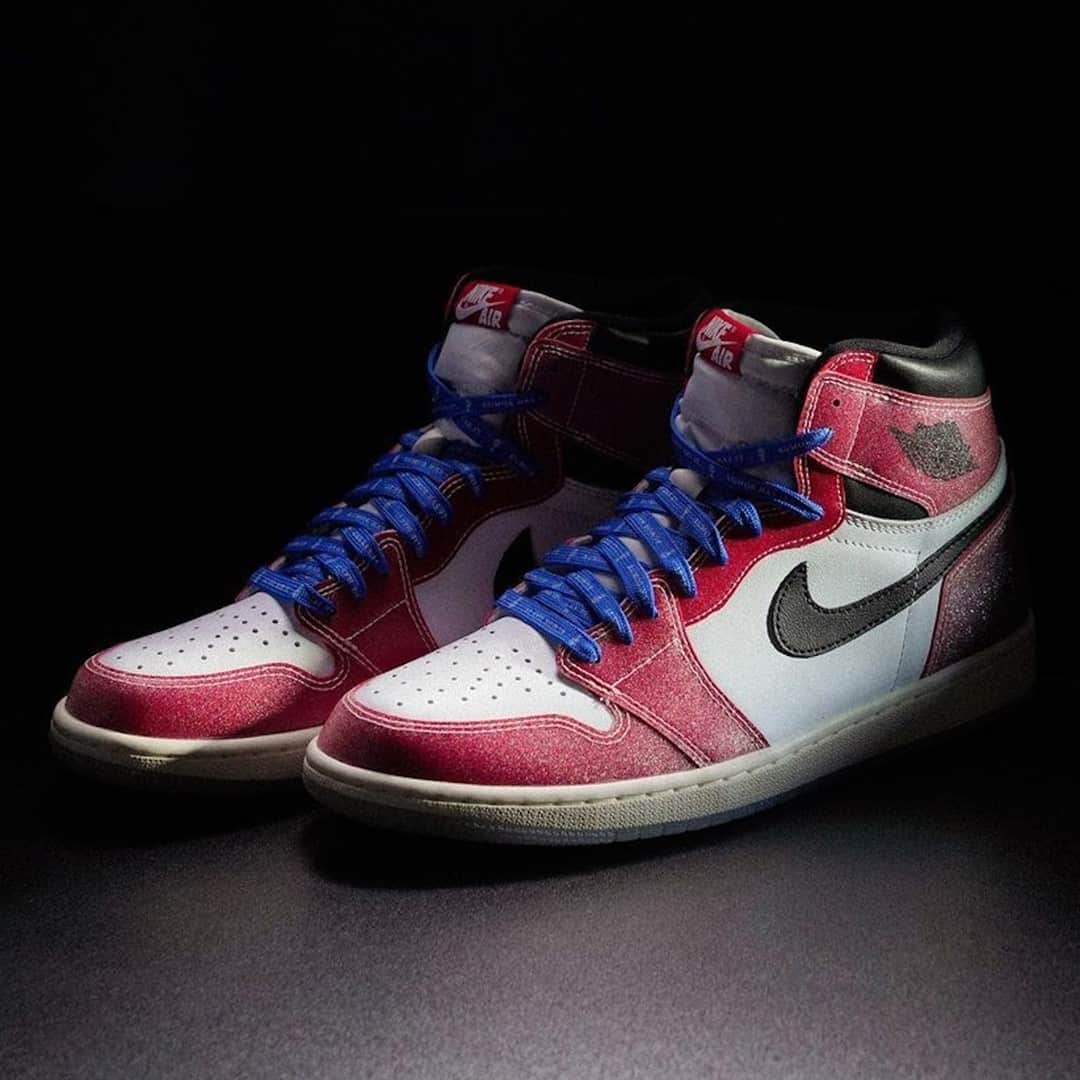 Sneaker News x Jordans Dailyさんのインスタグラム写真 - (Sneaker News x Jordans DailyInstagram)「The @trophyroomstore x Air Jordan 1 "Freeze Out" will release via online raffle on 2/10 between the hours of 10am ET and 1130am ET. The design is inspired by the alleged conspiracy led by Isiah Thomas to "freeze out" a rookie Michael Jordan during the '85 All-Star Game. Hit the link in our bio for full details.」2月8日 9時01分 - jordansdaily