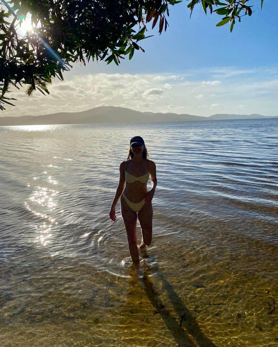 アリシア・デブナム・キャリーのインスタグラム：「🐚」