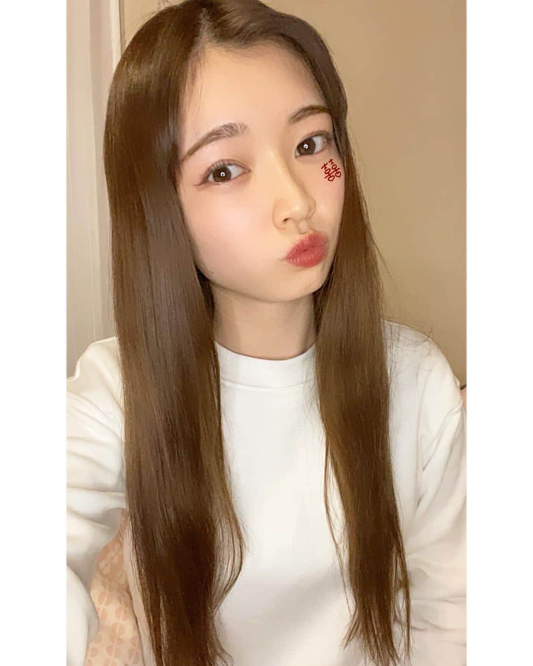 齋藤万莉奈さんのインスタグラム写真 - (齋藤万莉奈Instagram)「おはよう！🌞  いよいよ今日からMOM全国予選です🦭投票はお昼の１２時から始まります！ 皆さんの投票報告DM、リプを楽しみにバイト頑張ってくるからよろしくね🤪  そんで昨日は配信来てくれてありがとう！次は通信環境良くありますよーに！笑  良い一日を〜！  #mom #missofmiss #missofmiss2021 #ミスコン」2月8日 9時29分 - kupulauawa