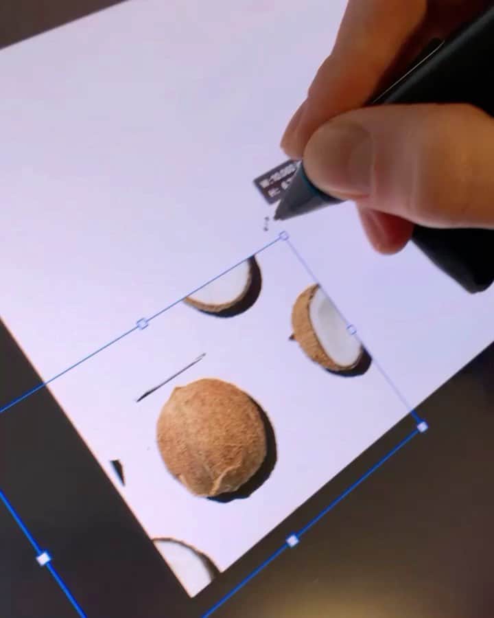Vita Coco Coconut Waterのインスタグラム：「We tried to design some new helmets for the big game this weekend using coconut shells. We even sent a few to the NFL for feedback...because those things are tough. Never heard anything back though. Guess we should just stick to making coconut water 🤷‍♀️」