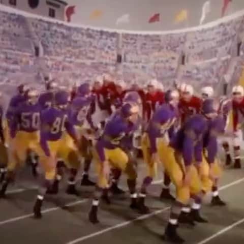 ボニー・モーガンのインスタグラム：「Super Bowl 55!! That’s how we play at my house! Wishing everyone a safe fun sport touch ball day! #adventuresofbendybonnie #sporttouchball #shenanigans #haveaball #acrobat #highflying #ilovemelvin #debbyreynolds #donaldoconnor #bendybonnie」