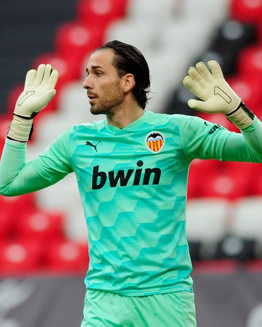 LFPさんのインスタグラム写真 - (LFPInstagram)「🙌 🔥 @jaudomenech 🔝 🧡  #Domenech #Valencia #LaLiga #LaLigaSantander #Football #Goalkeeper #YouHaveToLiveIt #HayQueVivirla」2月8日 10時10分 - laliga