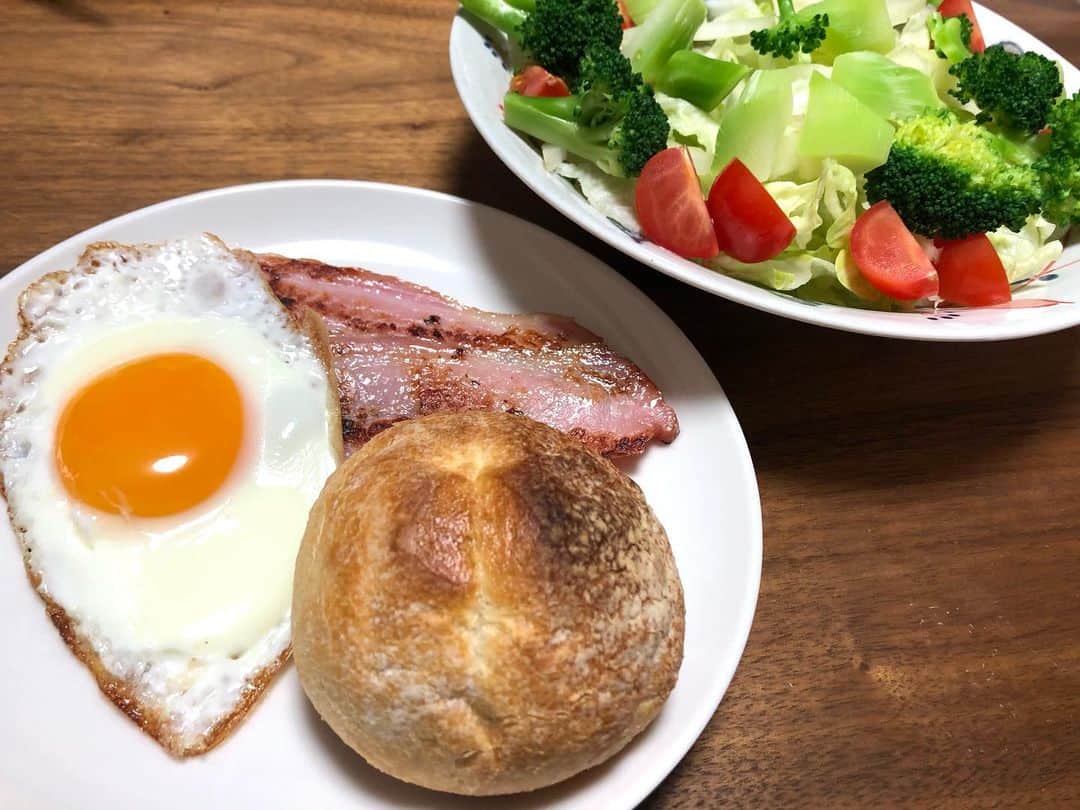辻本耕志のインスタグラム：「朝食らしい朝食が好き。 #朝食らしい朝食」