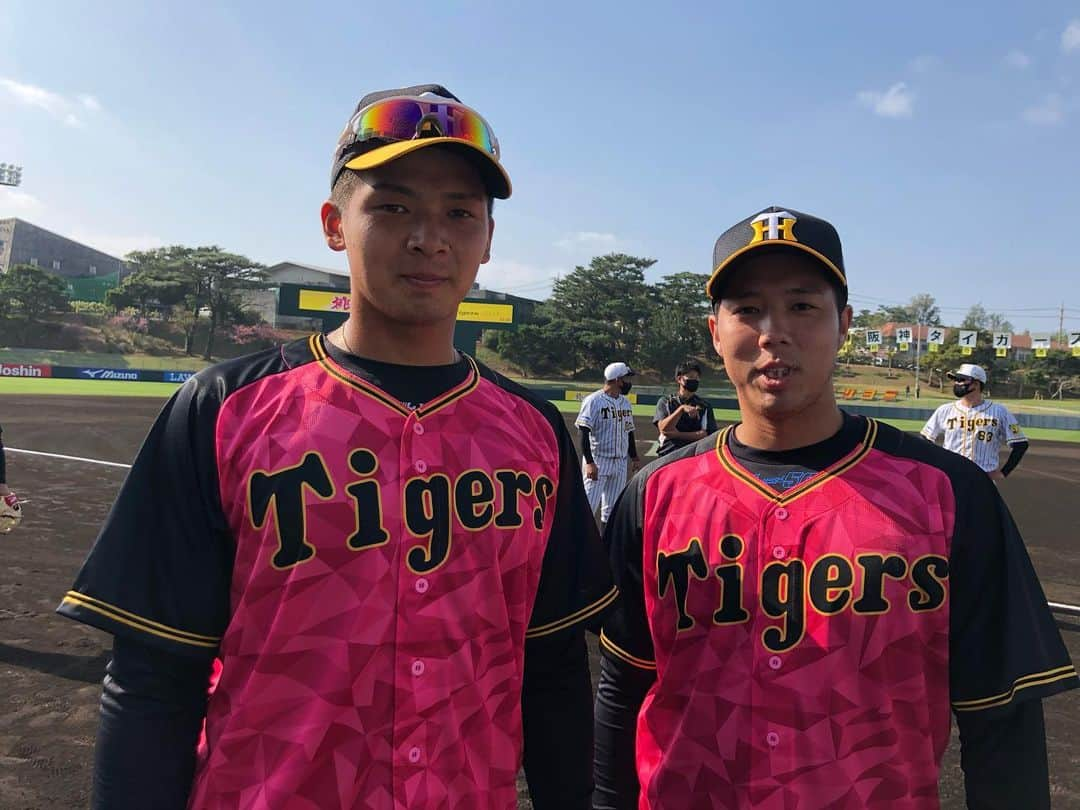 阪神タイガースさんのインスタグラム写真 - (阪神タイガースInstagram)「今日の1DAYキャプテンは青柳選手＆井上選手です！ #青柳晃洋 選手 #井上広大 選手 #1daycaptain  #春季キャンプ #阪神タイガース #挑超頂」2月8日 10時24分 - hanshintigers_official