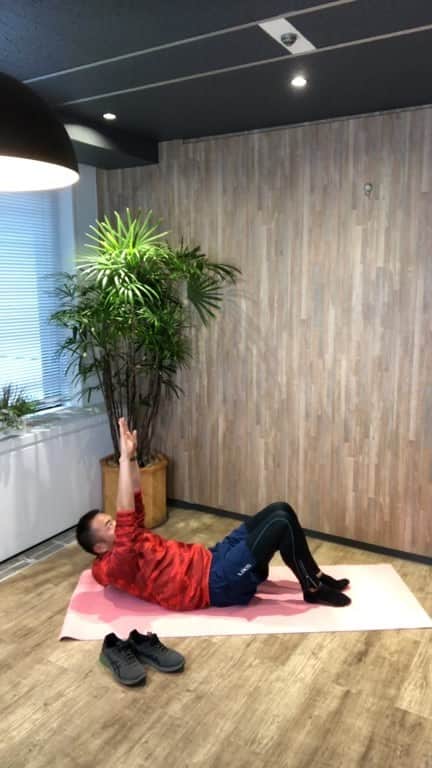 のインスタグラム：「お腹の上-下-横とエクササイズをしていきお腹を引き締めよう」