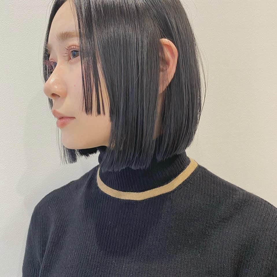 いくみのインスタグラム：「前髪カットしてもらった‪✂︎‬﻿ ブリーチ毛なのにこの艶…﻿ いつもありがとうございます🥲🤍」