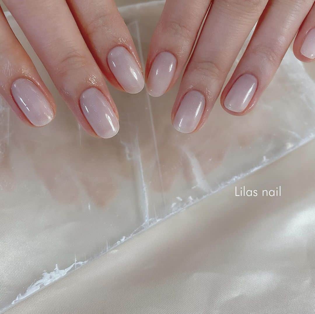 makoのインスタグラム：「* よーく見るとオーロラパウダーかかってるよ👀🪞 #girlynail #ガーリーネイル #ミラーネイル #glitternail #젤네일 #젤네일아트 #젤네일전문 #フレンチガーリー  #ギンガムチェック #ギンガムチェックネイル #オーダーチップ #ブライダルネイル #ワイヤーネイル  #セルフネイル #스누피네일아트 #左右非対称ネイル #ちょうちょネイル #蝶々ネイル #ヴィンテージネイル #水滴ネイル #オーロラネイル #フレンチネイル #冬ネイル #マットネイル #韓国ネイル #ミラーフレンチ」