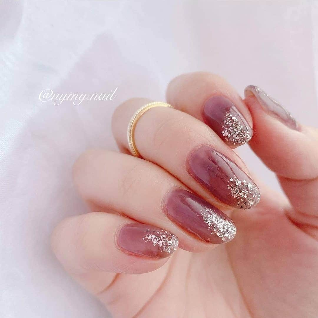 YouCamアプリさんのインスタグラム写真 - (YouCamアプリInstagram)「@nymy.nail さんの投稿をシェア♥  落ち着きのあるピンクブラウンのベースにグリッターを爪先にのせて、大人っぽく女性らしい上品ネイル💅*  #youcamメイクシェア を使ってみんなの素敵なコスメ画像を投稿してね😘あなたの投稿をリポストさせてもらうかも💕  #youcammake で人気ブランドコスメをバーチャルトライ出来ちゃいます😘ぜひ試してみてね❣」2月8日 19時45分 - youcammake