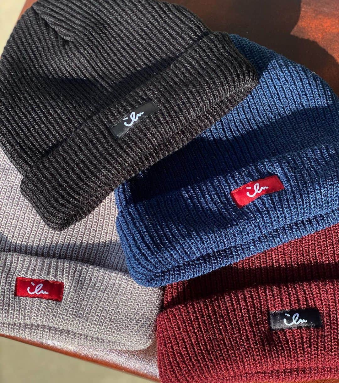 original brand 【ilu098】さんのインスタグラム写真 - (original brand 【ilu098】Instagram)「New Color. 昨年末の登場後、大人気な アイルのニット帽へ新色が加わり、 遂に！カムバック致します。 ・アイルのニット帽 ¥3,850- ブラック ネイビー ボルドー グレイ 販売 Web:2月9日(火)19時~  #ilu098 #アイルキャップ #ニット帽 #inokinawa #okinawalife #おきなわ」2月8日 19時46分 - ilu098