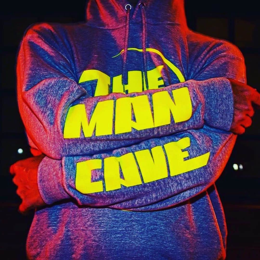井手大介のインスタグラム：「#themancavejp のオリジナルパーカーの受注期間は残り5日になりました。2／14まで！お早めによろしくどうぞ！  https://themancavejp.base.shop/」