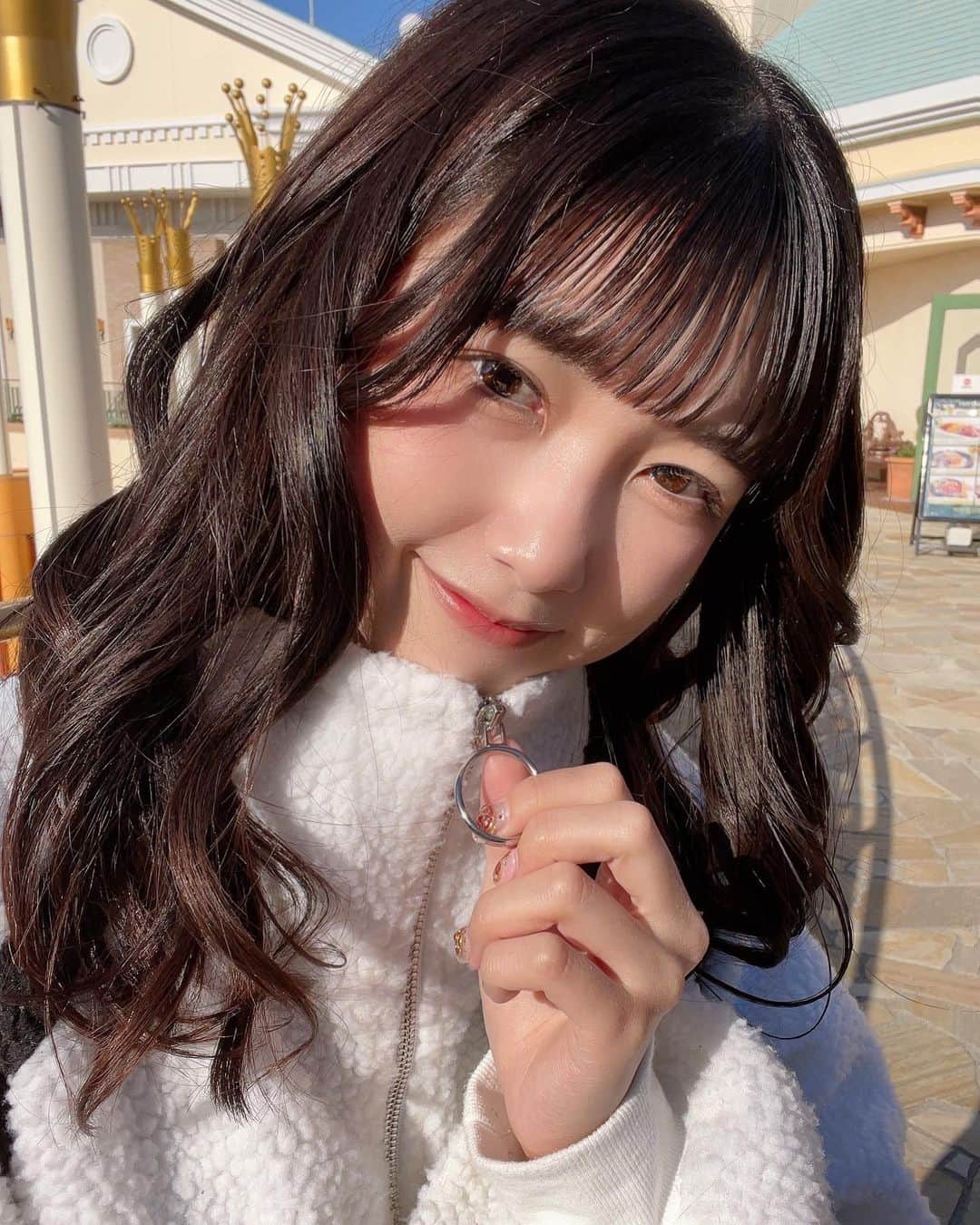 七瀬ひなたのインスタグラム：「デートする（？）  #アイドル #地下アイドル #ヘアアレンジ #編み込みアレンジ #シースルーバング #ぱっつん前髪  #ポニーテール #イコラブ #いいね返し #いいねした人全員フォローする #黒髪 #衣装 #アイドル衣装 #日向坂46 #乃木坂46 #自撮り界隈 #自撮り #自撮り女子 #写真好きな人と繋がりたい #ファインダー越しの私の世界 #被写体モデル  #白加工 #淡色女子 #サロモ  #ツインテール #プリント倶楽部 #量産型 #地雷女 #ぱっつん前髪 #巻き髪」