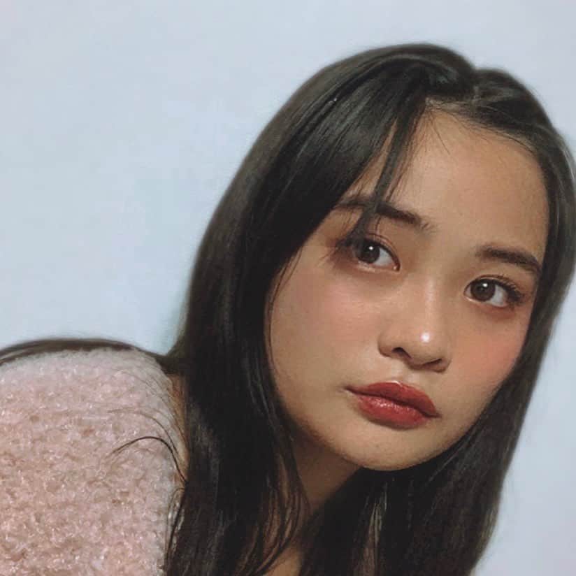 西本ヒカルのインスタグラム：「・ 前髪をあげることが増えてきました🍑」