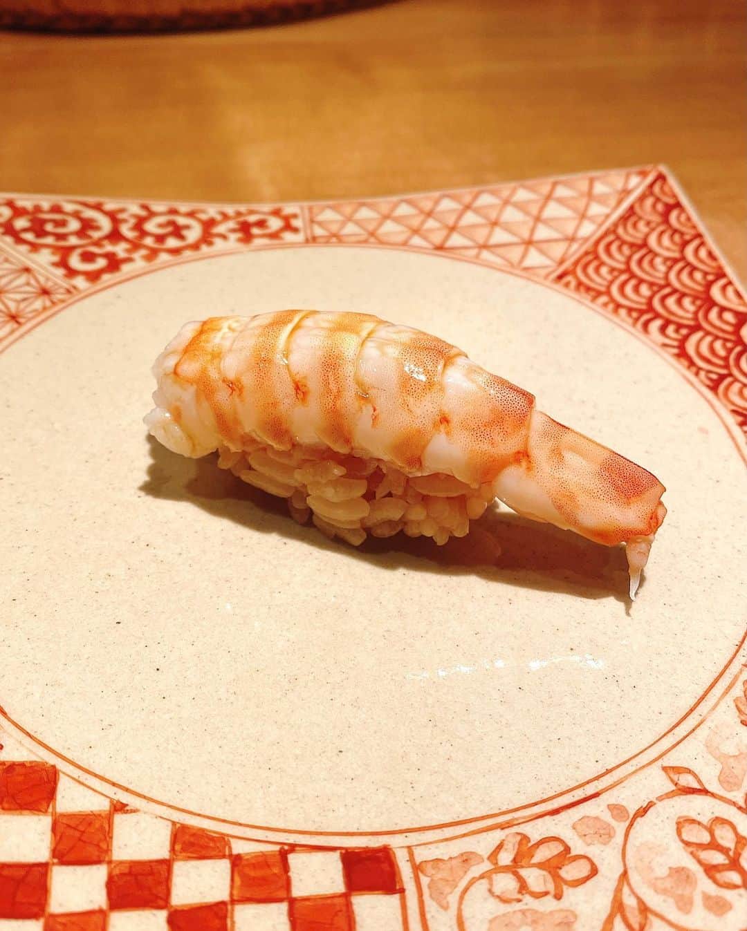 MIKAさんのインスタグラム写真 - (MIKAInstagram)「Sushi time🍣✨✨ 全部全部美味しくてとろけました🤤💗 イケメンな大将さんが握ってくださって、あさ山紀信が素敵な写真撮ってくれた🥰 ごちそうさまでした🙏🏼💐 (ウニちゃん、一昨年くらいから急に食べれるようになった嬉) #omakase #sushi #鮨やま田 #鮨 #寿司」2月8日 19時49分 - cjd_mika