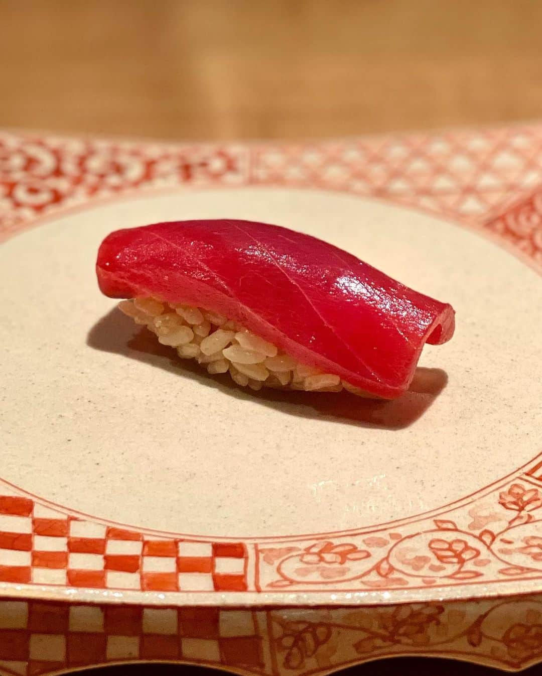 MIKAさんのインスタグラム写真 - (MIKAInstagram)「Sushi time🍣✨✨ 全部全部美味しくてとろけました🤤💗 イケメンな大将さんが握ってくださって、あさ山紀信が素敵な写真撮ってくれた🥰 ごちそうさまでした🙏🏼💐 (ウニちゃん、一昨年くらいから急に食べれるようになった嬉) #omakase #sushi #鮨やま田 #鮨 #寿司」2月8日 19時49分 - cjd_mika