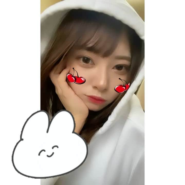 山田寿々のインスタグラム：「パーカー着てる人がこの世で一番好きかもしれんな」