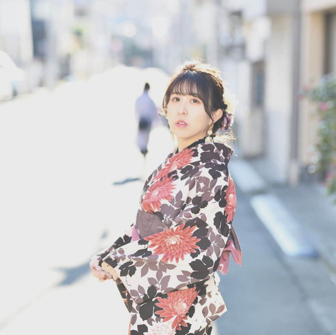井上麗夢のインスタグラム：「☀️﻿ ﻿ 最近あたたかくなってきたね〜﻿ 気のせいかな？？﻿ ﻿ もともとそんなに寒がりではないからかな？﻿ ﻿ ちょっと急いだりするとすぐ暑くなる、、！﻿ ﻿ ﻿ ﻿ ﻿ もうすぐバレンタインなんだけど﻿ 今年はどんな美味しいチョコがでるのかなぁ🤤笑﻿ ﻿ 13日は女優撮影会なので﻿ 来れる人、待ってるね🤤🤤﻿ ﻿ ﻿ ﻿ ﻿ ﻿ #clubhouse﻿ #カメラマン募集﻿ #撮影会モデル﻿ ﻿ __________﻿ ﻿ 【#YouTube】﻿ ﻿ 2/14(日)20:00〜START﻿ 毎週、金日更新﻿ ﻿ 女子が吐露する「とろトーク」﻿ ただ、お酒飲んで喋ってる﻿ 私たちが楽しいだけのチャンネルです🥰❤️﻿ ﻿ ﻿ プロフィールトップページからリンク飛べます🙆‍♀️❤️﻿ ﻿ 「とろチャンネル」﻿ で検索するとたくさんでてきちゃうから﻿ 大変かもしれないけど、、笑笑﻿ 見つけてチャンネル登録してもらえたら﻿ とってもうれしいなー！！﻿ ﻿ ﻿ お題のストックは50個以上！﻿ めちゃくちゃに喋り倒して﻿ 飲み倒します！！！！﻿ ﻿ ﻿ __________﻿ ﻿ ﻿ ﻿ Twitter:@Remu_19﻿ ﻿ ﻿ ﻿ #カメラ女子 #カメラ女子部 #ipone #東京写真部 #写真部 #instagood  #olympuspen #写真好きな人と繋がりたい  #写真を撮るのが好きな人と繋がりたい  #カメラ好きな人と繋がりたい #カメラマン募集 #ファインダー越しの私の世界  #フィルター越しの私の世界 #ポートレート #ポートレートモデル #女優 #井上麗夢　#YouTube #ダイエット #写真集 #被写体モデル #被写体 #撮影会モデル #撮影会 #断捨離　#撮影会」