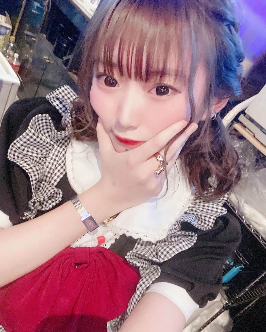 麻衣愛のインスタグラム：「みんなとお酒飲むの好きだ❤ ﻿ ﻿ #ひめかわいい #最凶ロック　#グラビア　#グラビア﻿ #グラドル　#ひめかわいい　#portrait﻿ 🇺🇸 #Cosplayer #Idol #Model #follow  #follome  #kol ﻿#コンカフェ　#新宿　#歌舞伎町 #neon ﻿ 🇨🇳 #自拍　#角色扮演 #偶像 #模型 可爱 #关注  #关注我 #关注者 #日语 ﻿ ﻿ ﻿ 🇰🇷 #셀카 #코스프레 #아이돌 #모델 #귀여운 #팔로우 #나를따르라」
