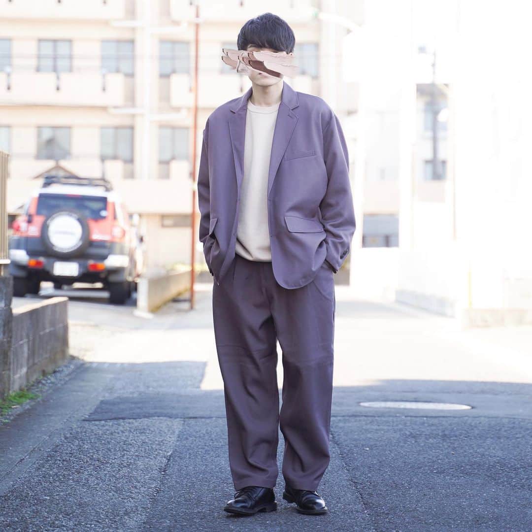 ponsuke_wearのインスタグラム：「セットアップコーデ♪ ・ 着用のセットアップはlarucrur(ラルクルール) larucrur @larucrur という新ブランドの春アイテムです。 上下セットで税込6,600円は本当に驚きです😂✨ トレンド感のある、ビッグシルエットが特徴で、単品使いでも活躍しそうです！ これからの季節に1着欲しいアイテムです。 ・ 2月10日(水)正午～ZOZOTOWNで販売開始！ ・ @wear_hopeがlarucrur(ラルクルール)の月間アンバサダーに就任したようです！ ・ #larucrur #ラルクルール #PR #セットアップ」