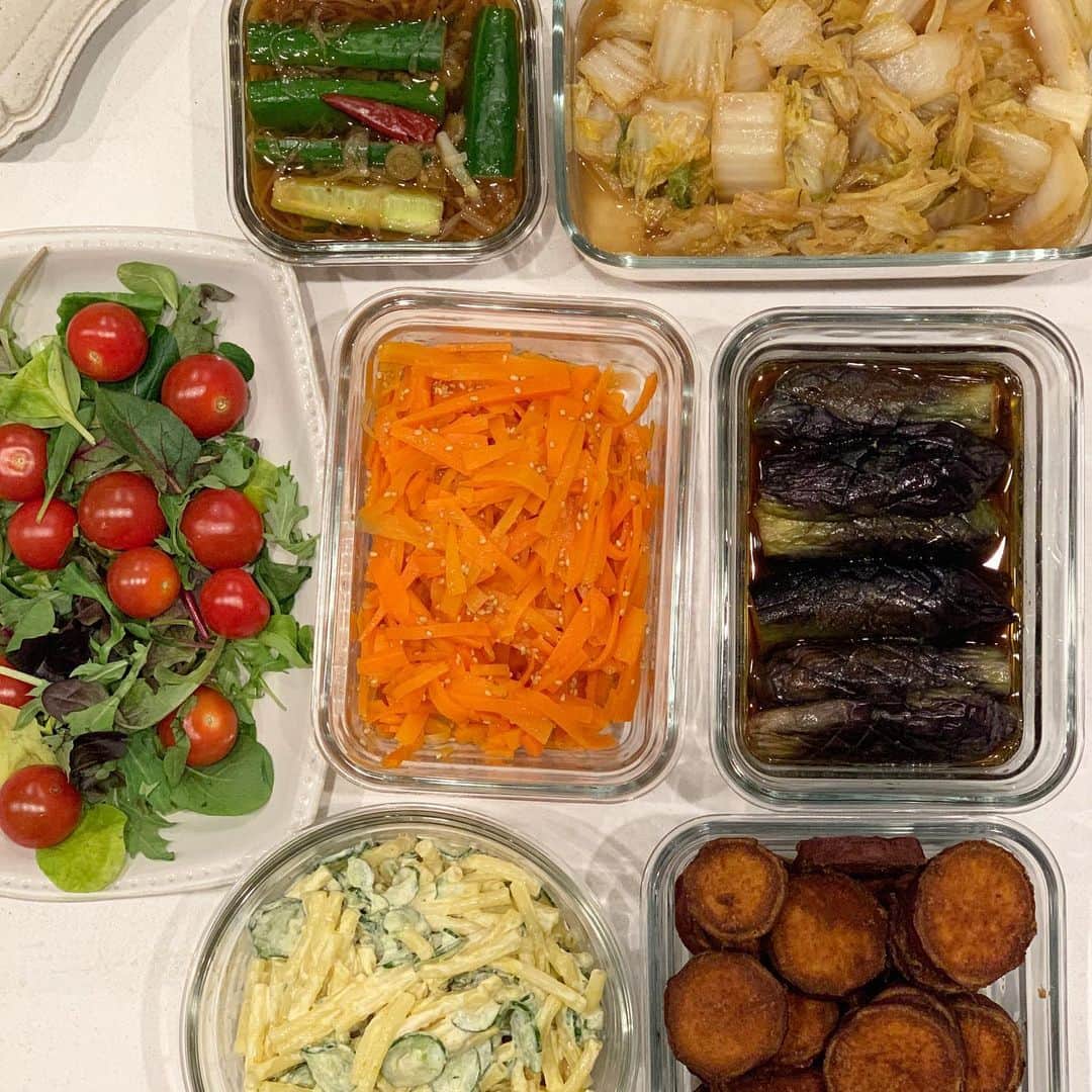 mitsuxmitsu24のインスタグラム：「Vegetables * * 仕事がお休みの日は 冷蔵庫に眠っているお野菜達の出番。 地味だけど好き。 常備菜。 いつも秒でなくなって常備にはなってないんだけどねw * * #常備菜 #手作りごはん」