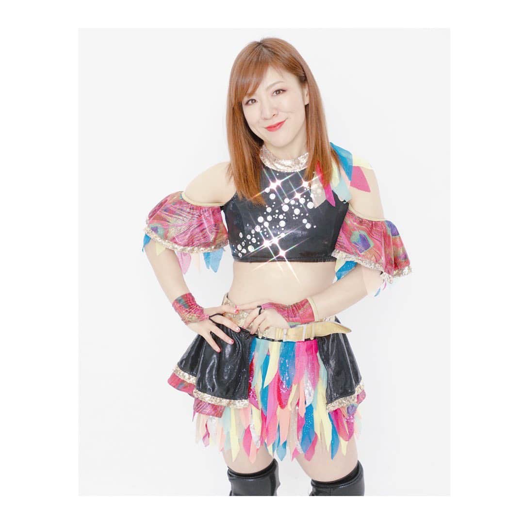 のインスタグラム：「これは孔雀がテーマでした🦚 この形、凄く好きだった！！ ミサイルキックとかフットスタンプの時、このカラフルなヒラヒラがパァッと開いて綺麗なの🦚✨ 最終的にはこの胸の部分のキラキラが半分くらいとれちゃって着られなくなりました😭💔 直していつかまた着たいな🦚  #中島安里紗 #女子プロレス #女子プロレスラー #プロレス #prowrestling #prowrestler #プロレスコスチューム #衣装 #孔雀 #🦚 #peacock #seadlinnng #seadlinnng女子プロレス #シードリング」