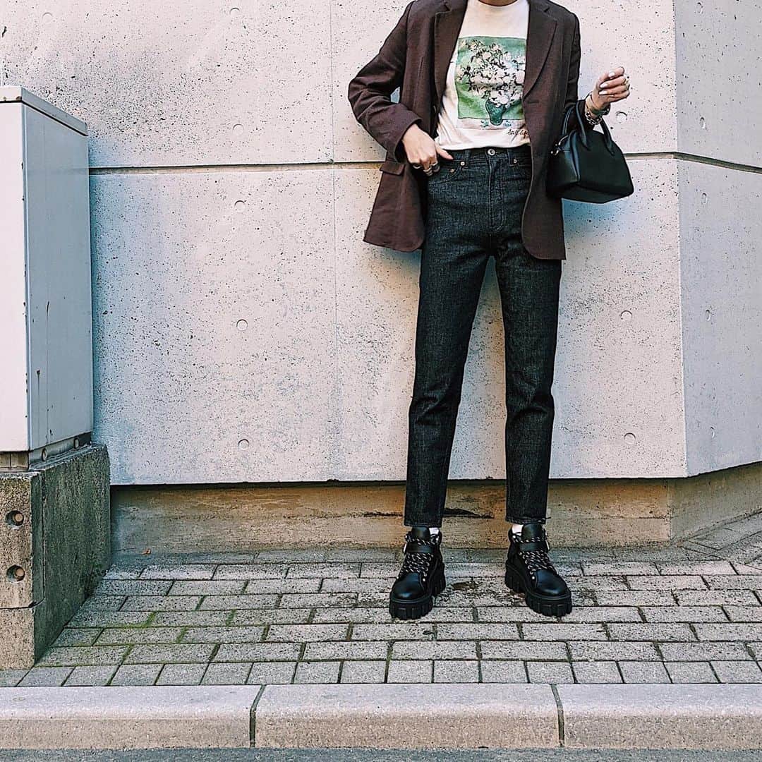 maai0528のインスタグラム：「〻👩🏼‍🦱🐶🍓🧃 casual‥🤎 こっちのBLACKも素敵だなぁ〜👖 イロチでもっててもありだよね。 ． ※全身11日発売だよぉ♡ わくわくするね♪ ． ．　　  #fashion  #MOUSSY #MOUSSYSNAP  #teampixel #baroque_pixel #pixelで撮影」